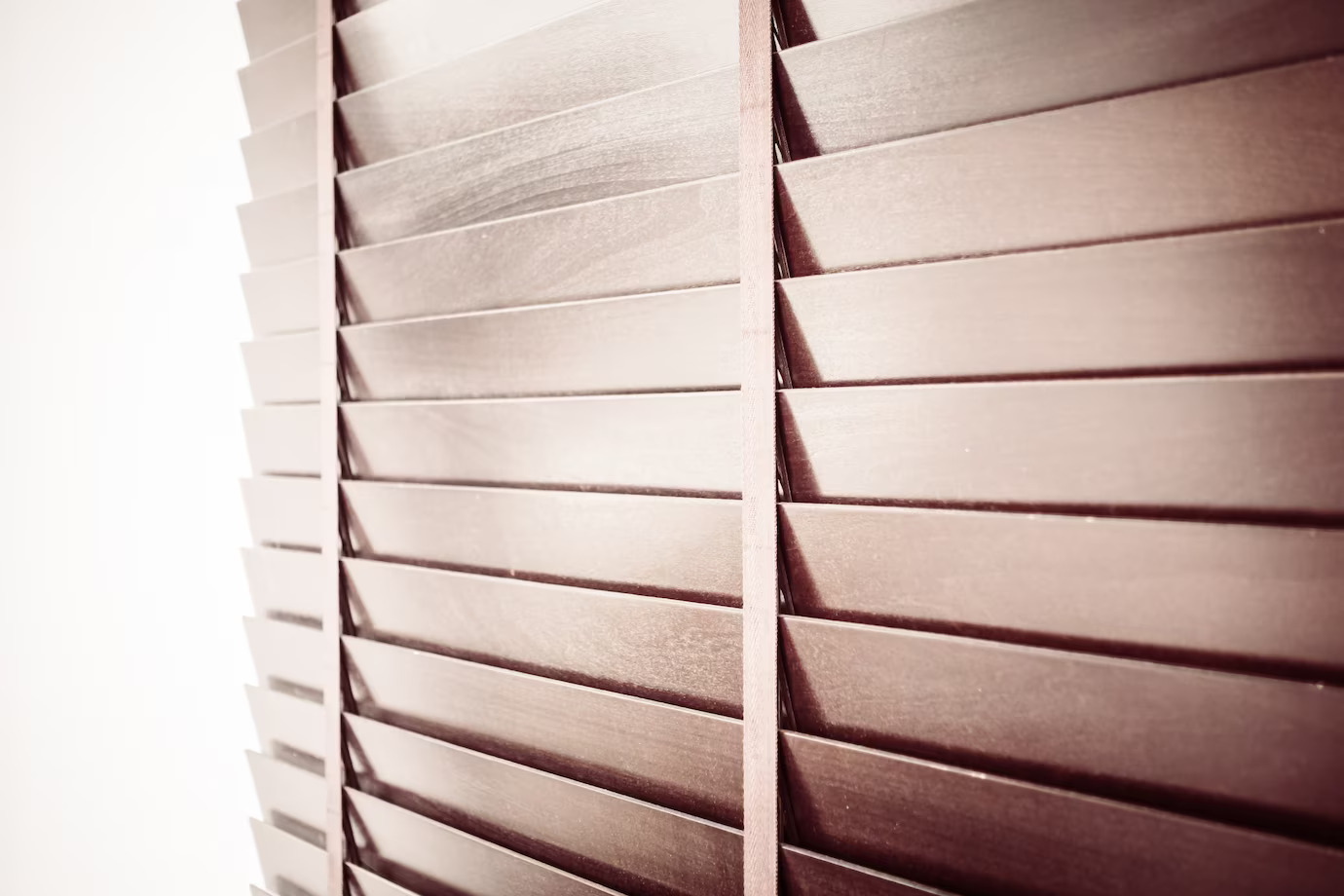 4 Compelling Reasons to Choose Venetian Blinds for Commercial and Residential Spaces
